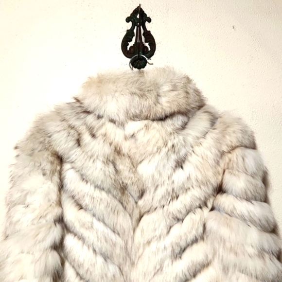VTG Saga Fox Natural Blue Fox Norway Fur Coat Size Small EUC! - Picture 6 of 16